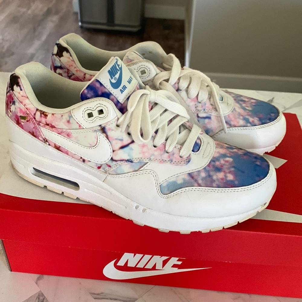 Woman’s Nike air max 1 cherry blossom print